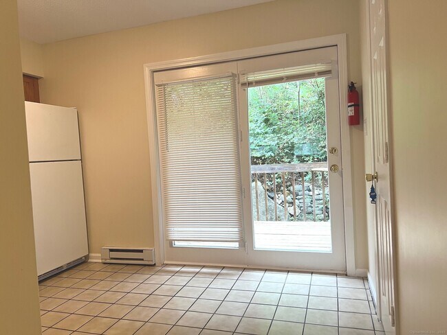 Building Photo - 505 Harwinton Ave