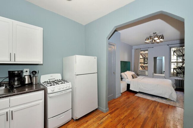 Building Photo - 165 E 89th St