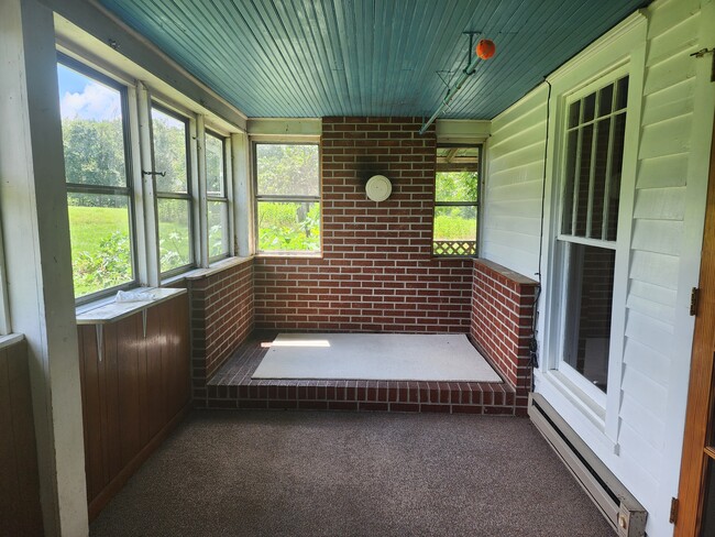 Sun Porch - 6355 Quartz Ln