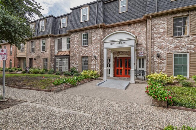 Building Photo - 351 N Post Oak Ln