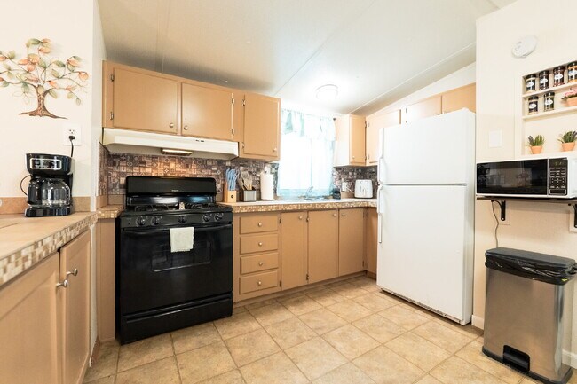 Building Photo - 1 Bedroom/Bath with Included Movie Room - ...