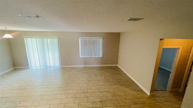 Building Photo - 1033 Vinsetta Cir