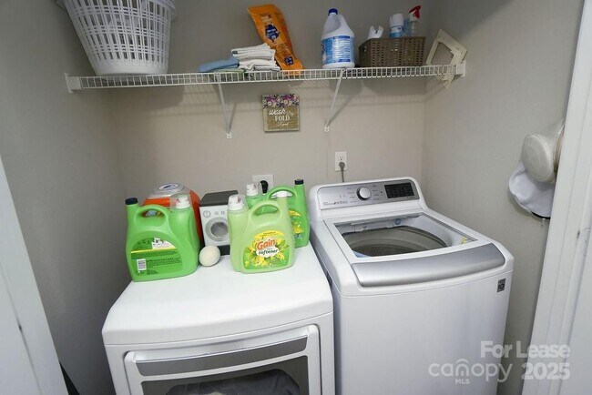 Building Photo - 3130 Osceola Lane