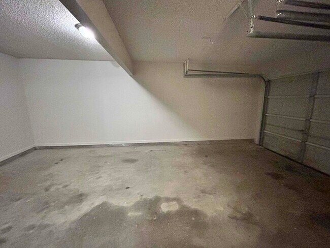 Building Photo - 987 Brecken Ln