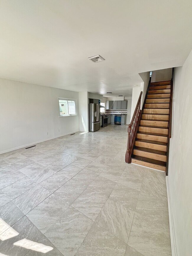 Building Photo - Charming 3-Bedroom Home in Quiet Cul-de-Sa...