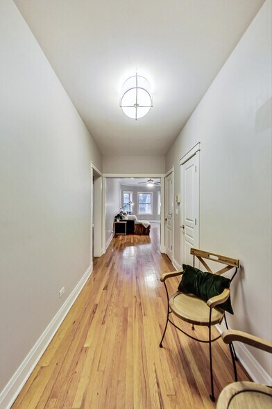 Building Photo - 540 W Cornelia Ave