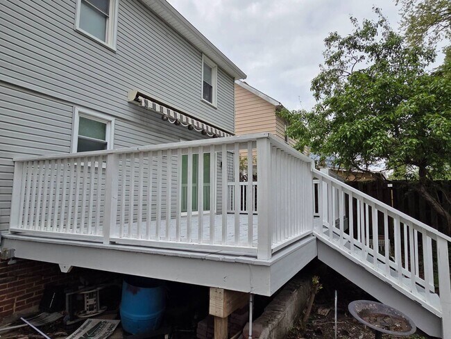 Building Photo - Charming 3-Bedroom Property in Prime Location