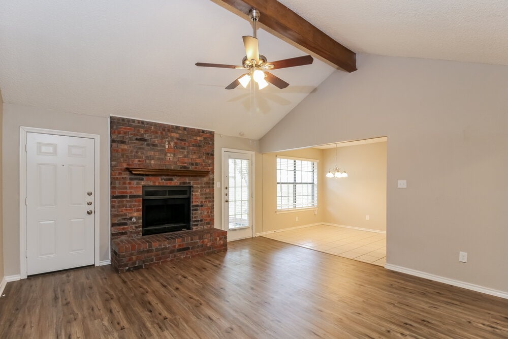 Building Photo - 217 Tanglewood St