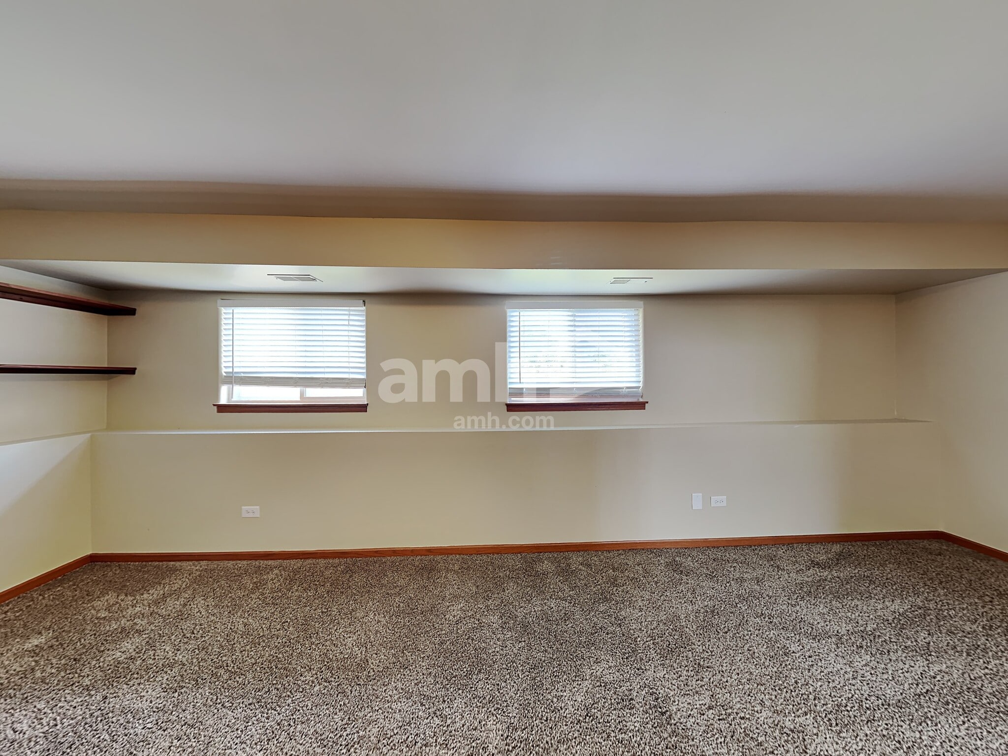 Building Photo - 26251 W Bayberry Ct