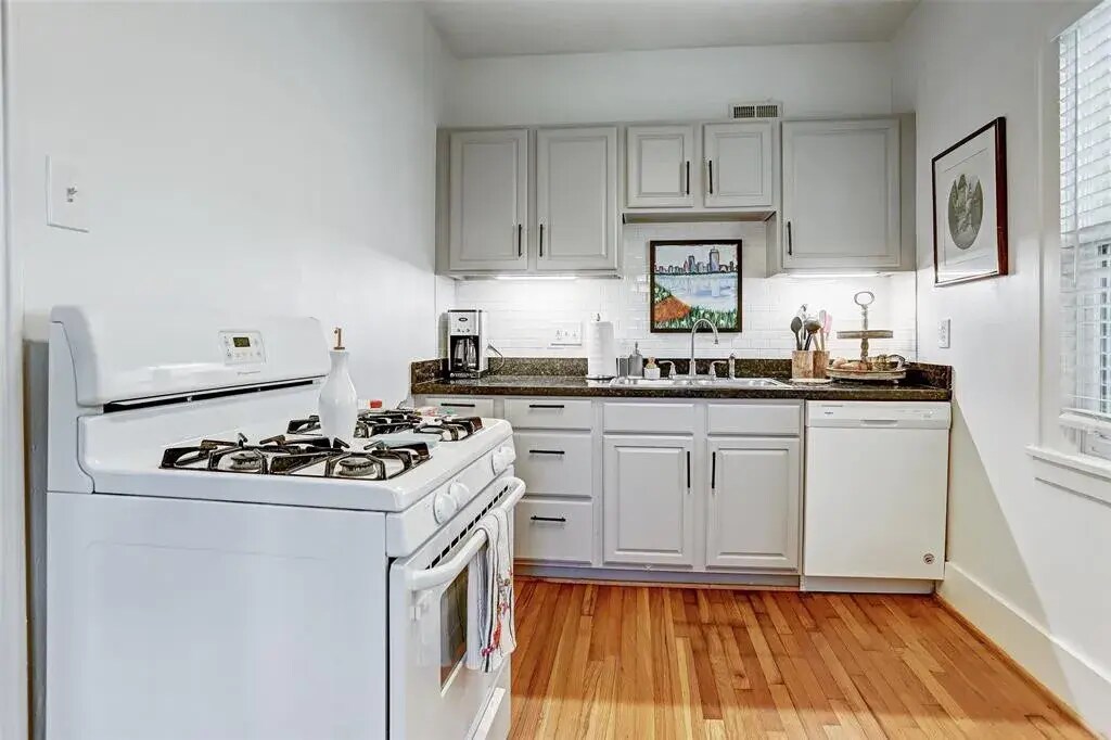 Building Photo - 1928 Harold St