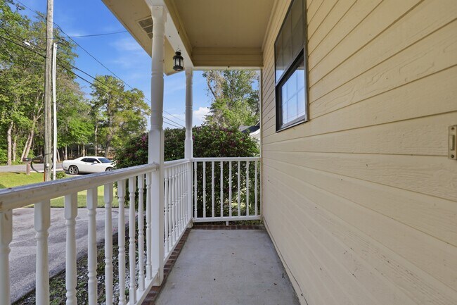 Building Photo - Ash St Ex