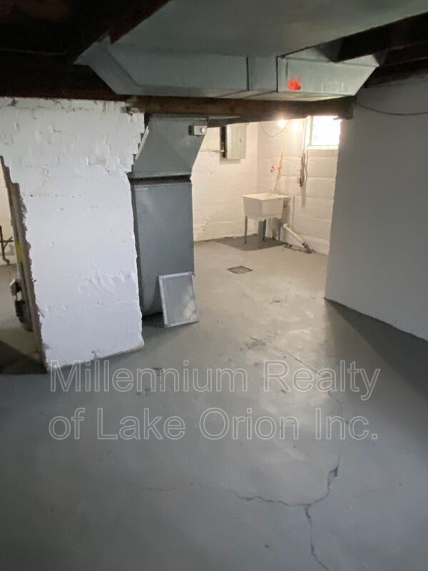 Building Photo - 638 Joslyn Ave
