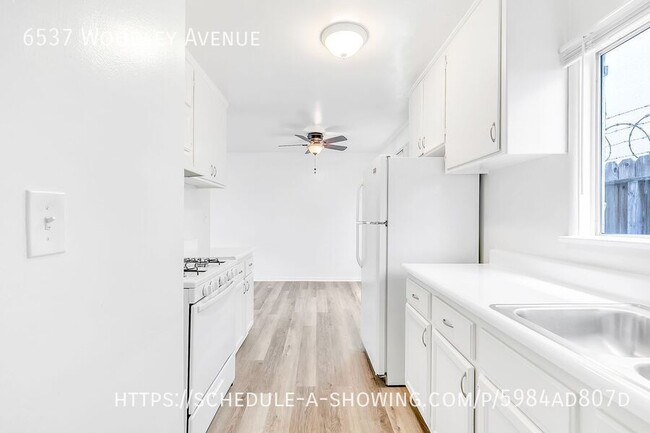 Primary Photo - 6537 Woodley Ave