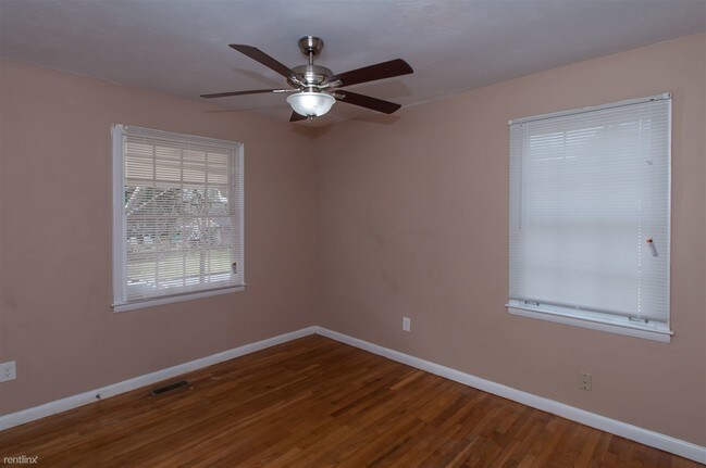 Building Photo - 5 br, 2 bath House - 2171 Rochelle Way