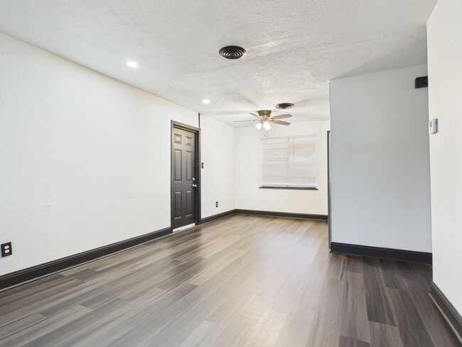 Building Photo - 619 SW 45th St