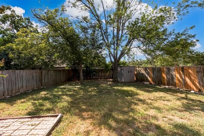 Building Photo - 6415 Jennings Dr