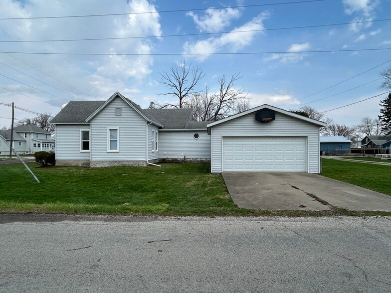 Building Photo - 211 W 2nd St