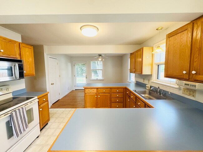 Building Photo - 9 Edgewood Ave