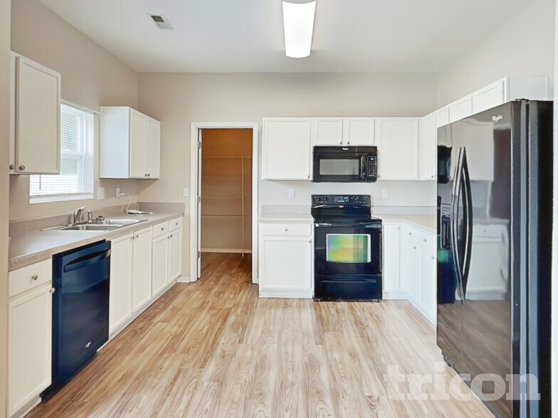 Building Photo - 969 Willow Creek Dr