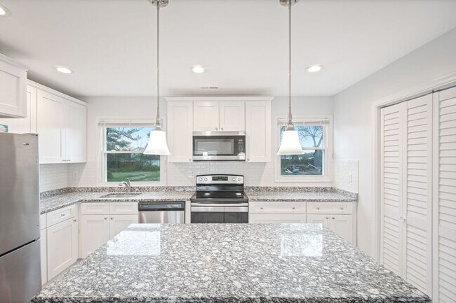 Building Photo - 6339 Old Plank Rd