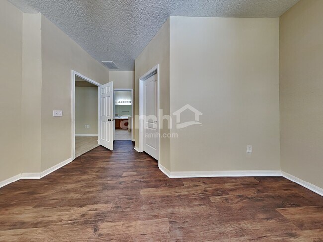 Building Photo - 10642 Dawns Light Dr