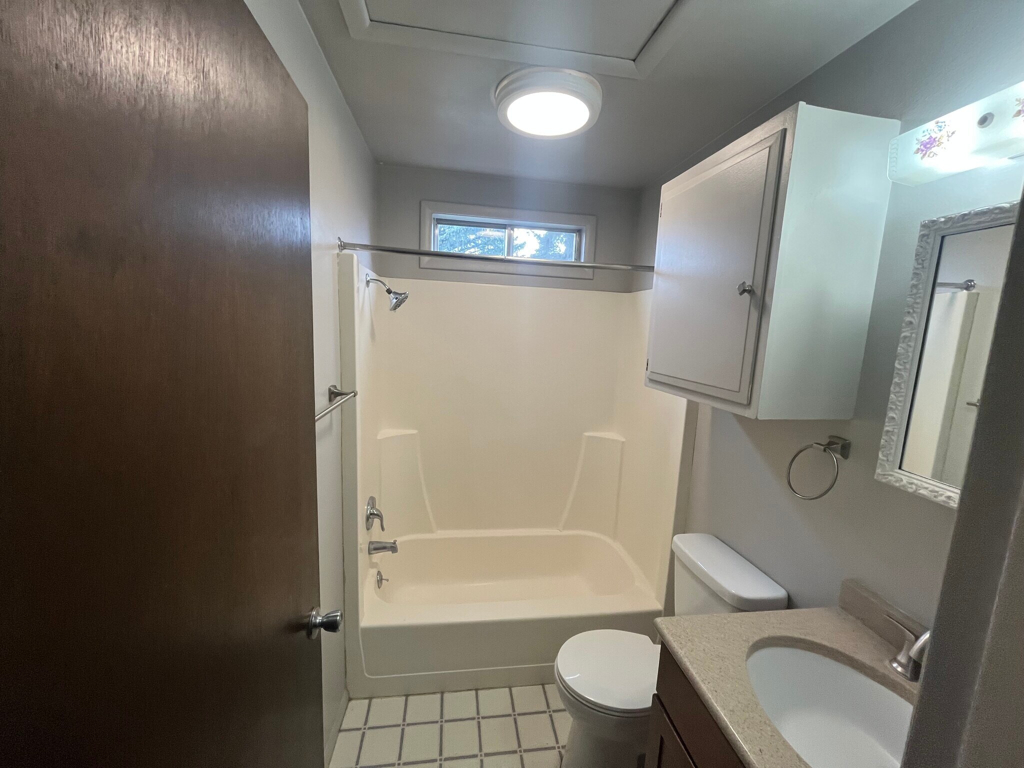 Bathroom - 303 E Gallatin Ave