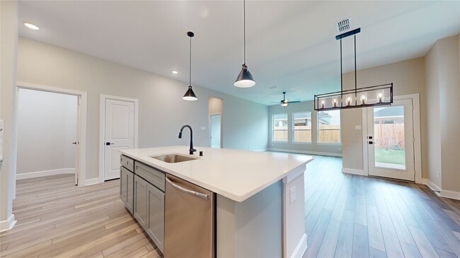 Building Photo - 122 Hazelnut Dr
