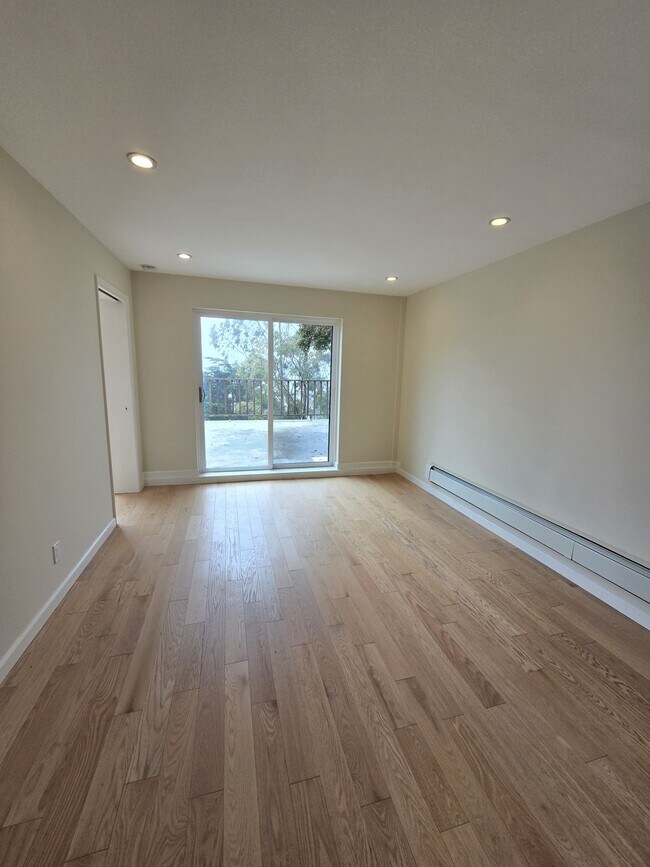 Building Photo - 445 Dellbrook Ave