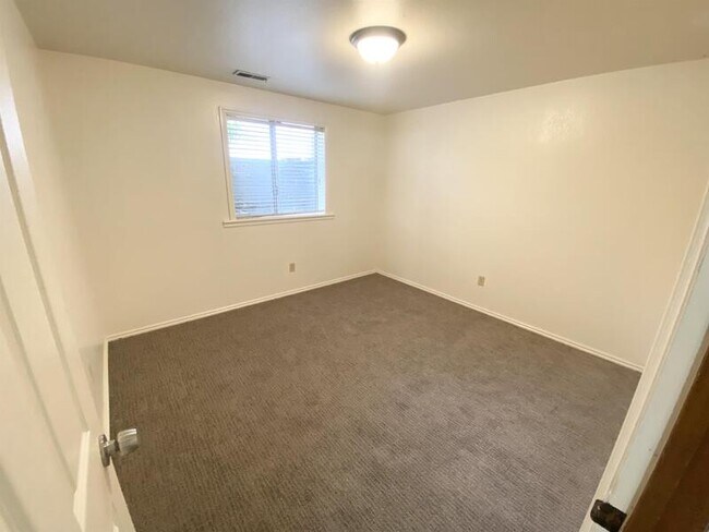 Building Photo - 648 N 1050 W
