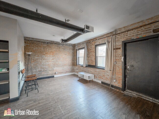 Building Photo - 639 N Troy St