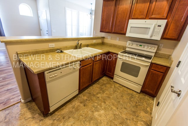 Building Photo - 6710 E University Dr