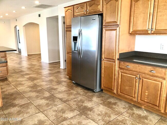 Building Photo - 6711 E Aire Libre Ln