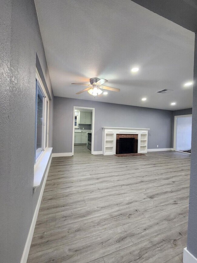 Building Photo - Charming 3-Bedroom Home for Rent in a Quie...