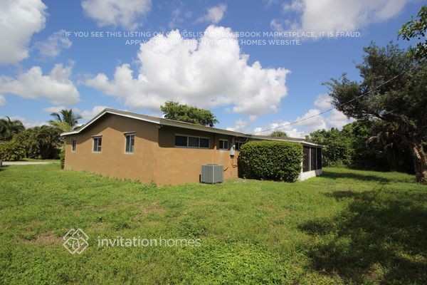 Building Photo - 1848 SW 37th Ave