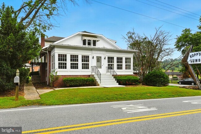 Primary Photo - 4200 Main St
