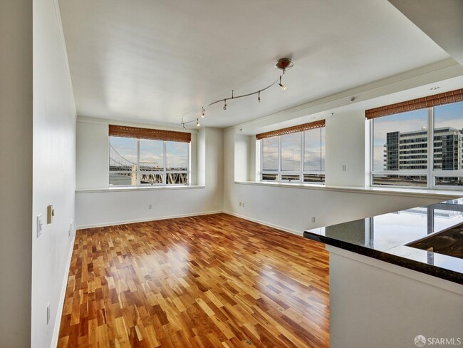 Building Photo - 400 Beale St