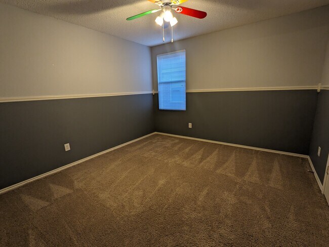 Building Photo - 16424 Red River Ln