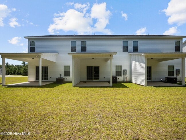 Building Photo - 215 Verrazzano Ln
