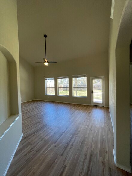 Building Photo - 1602 Melissa Oaks Ln