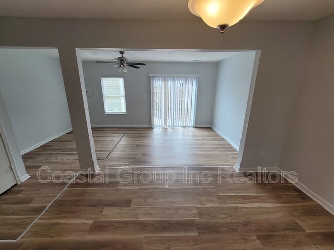 Building Photo - 6002 Edgelake Dr