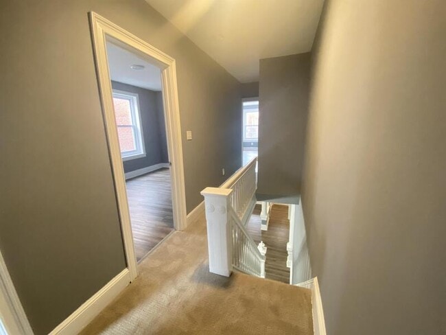 Building Photo - 220 E Marshall St