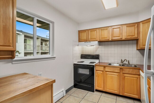 Building Photo - University Gardens Condominium Unit A7