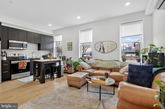 Building Photo - 1134 Pine St