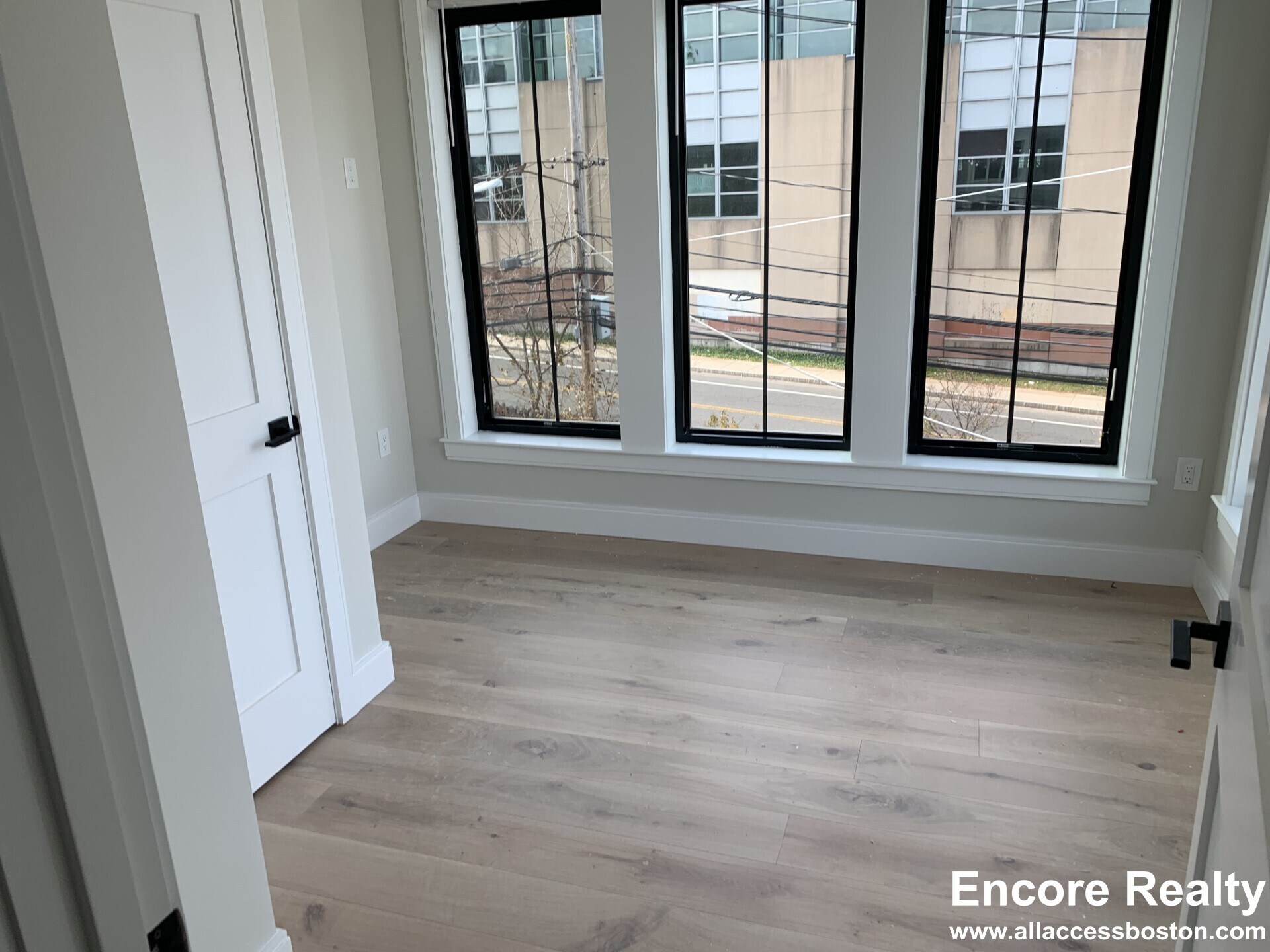 Building Photo - 157 Everett St