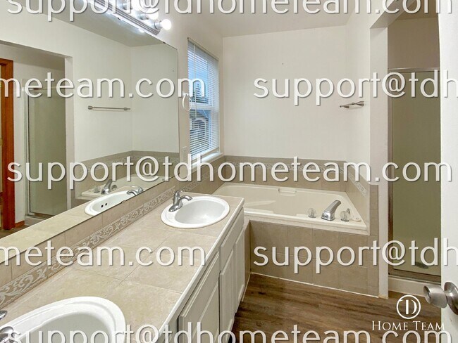 Building Photo - "Charming Bothell Retreat: 4-Bedroom Home ...