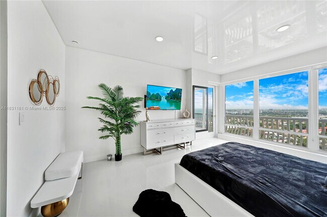 Building Photo - 4020 Galt Ocean Dr