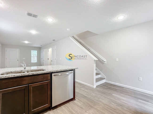 Building Photo - 1236 Pangola Dr