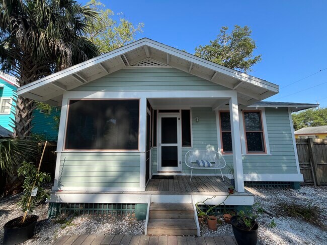Building Photo - 1621 Cocoanut Ave