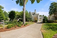 Building Photo - Luxury unfurnished 4BR/4.5BA Tudor in Belle Meade Links.