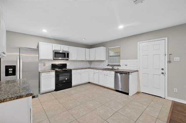 Building Photo - 2216 Chestnut Dr